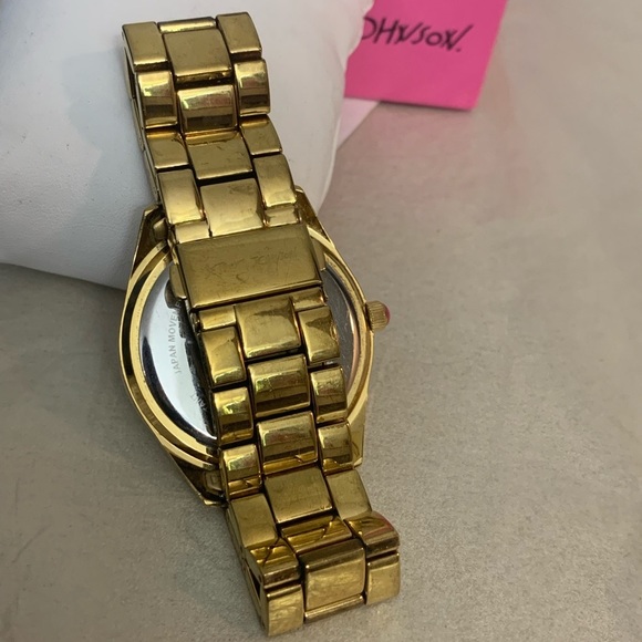 Betsey Johnson watch gold tone watch- needs battery - Picture 6 of 10